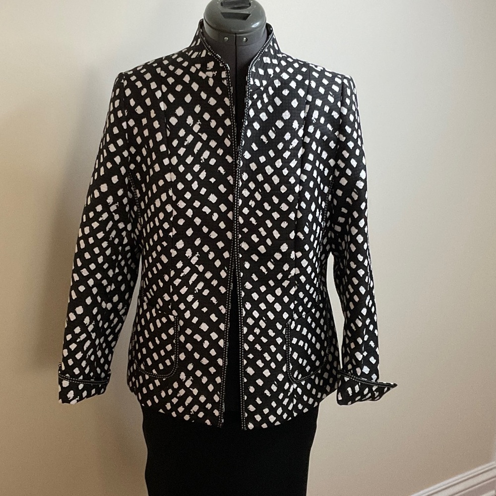 Chic Black and White Patterned Jacket